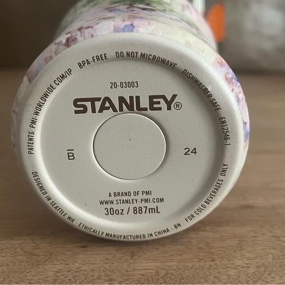Stanley Floral Tumbler Flip Top 30oz - Picture 3 of 3